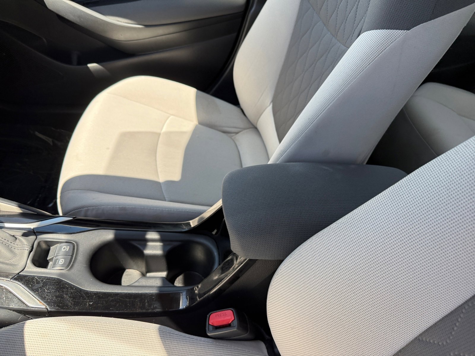 2022 Toyota Corolla LE photo 14