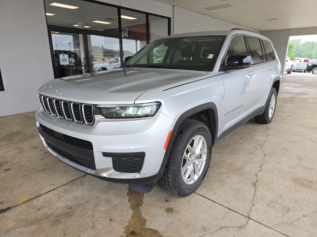 2022 Jeep Grand Cherokee Laredo photo 2