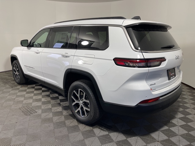 2025 Jeep Grand Cherokee Limited photo 2