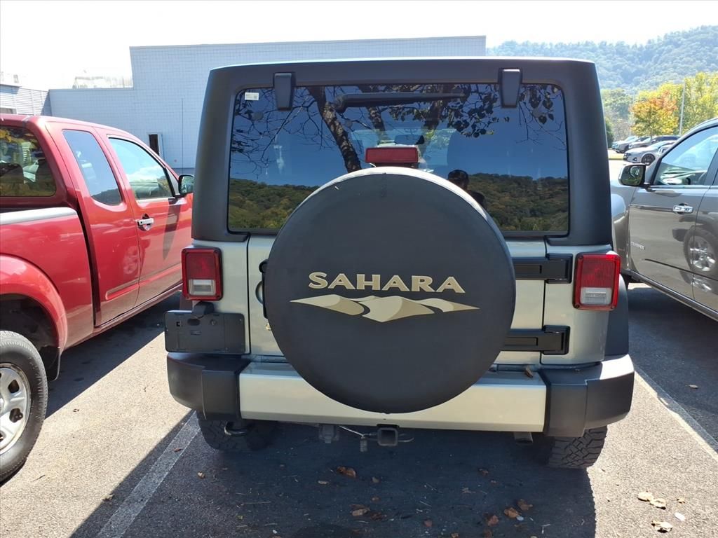 2013 Jeep Wrangler Sahara photo 4