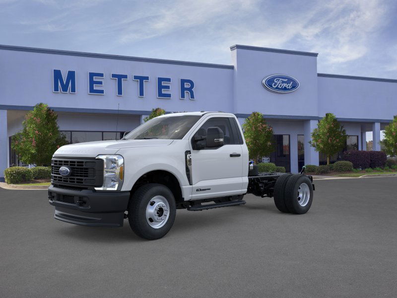 2025 Ford F-350 Super Duty Chassis Cab XL's photo