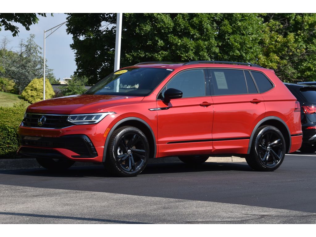 2024 Volkswagen Tiguan SE R-Line Black photo 8
