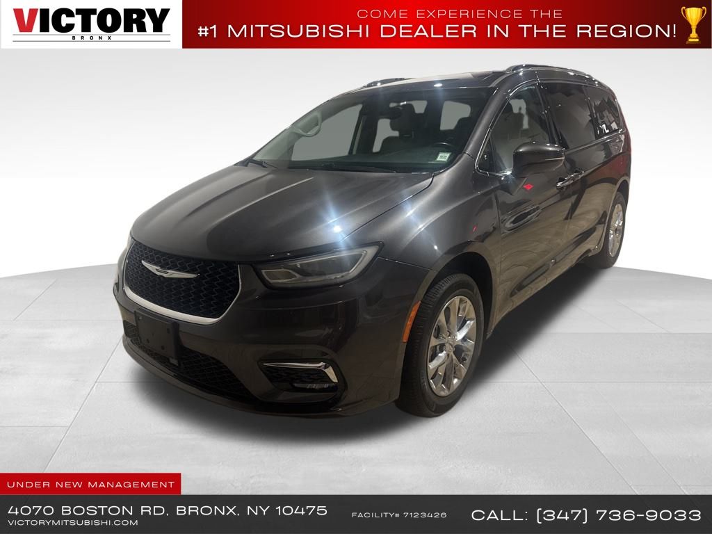 2021 Chrysler Pacifica Touring L's photo