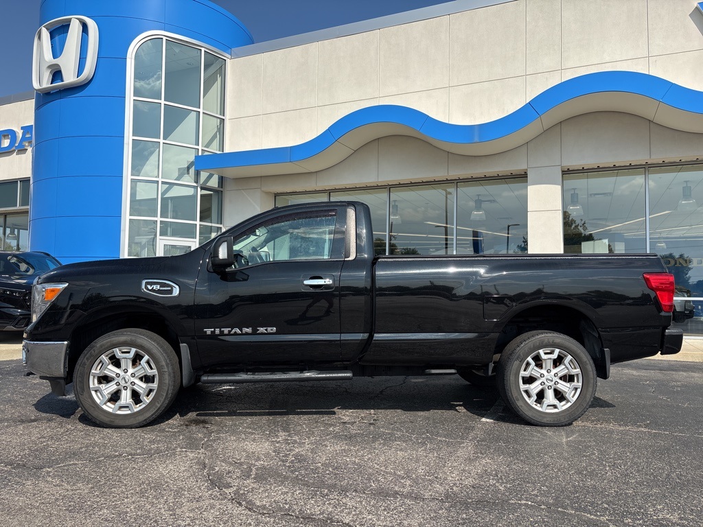 2017 Nissan Titan SV photo 2