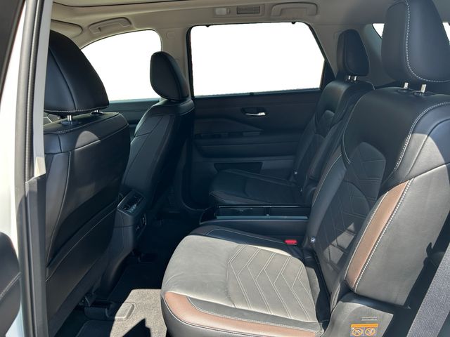 2024 Nissan Pathfinder Platinum photo 22