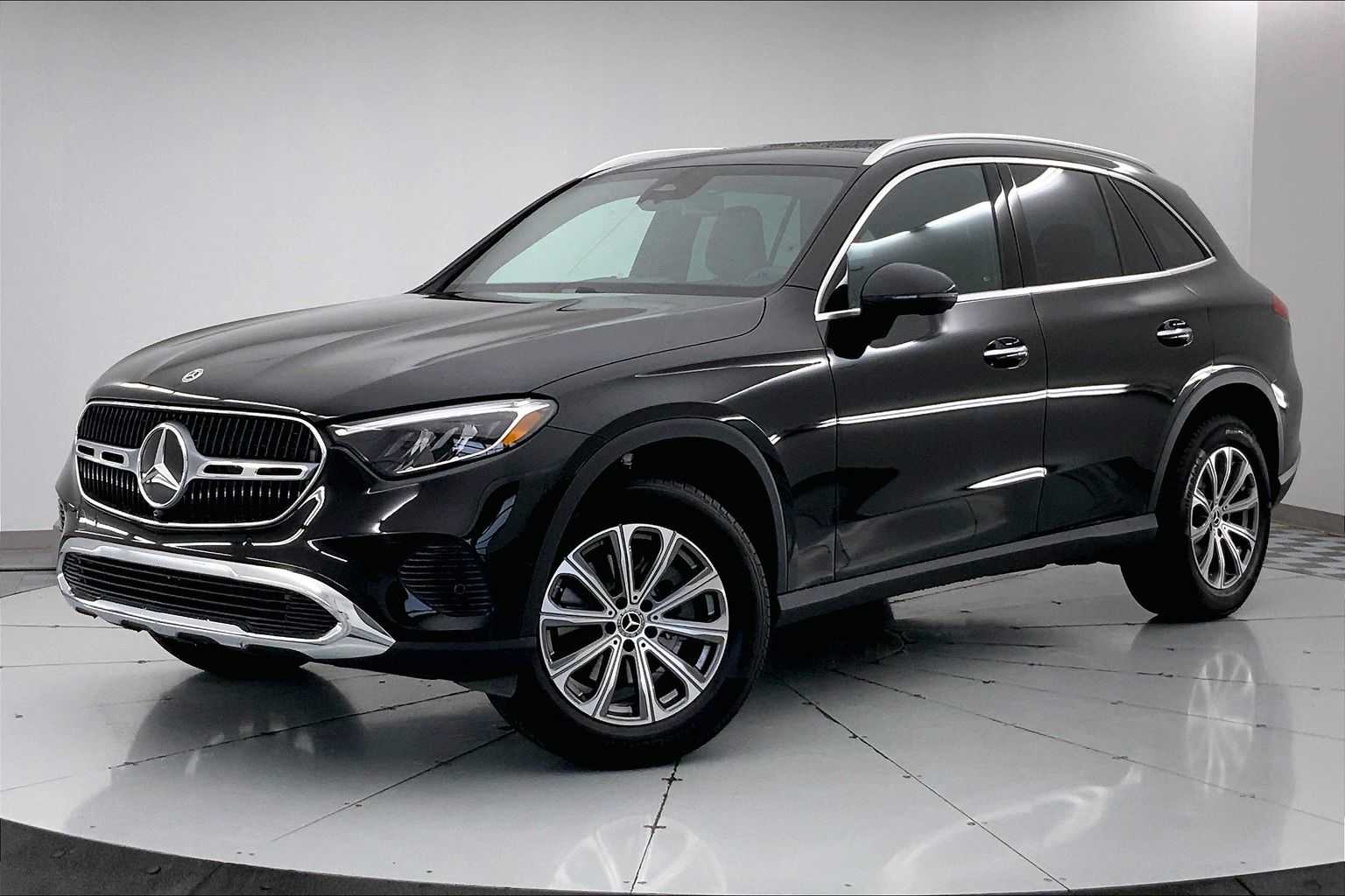2026 Mercedes-Benz GLC Base's photo