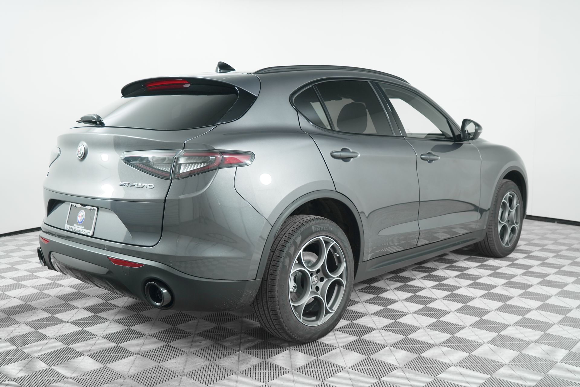 2025 Alfa Romeo Stelvio photo 7