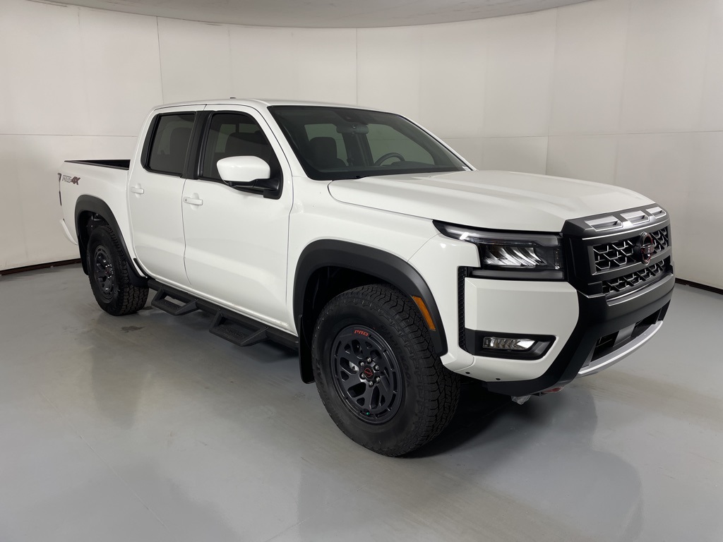 2026 Nissan Frontier PRO-4X photo 2