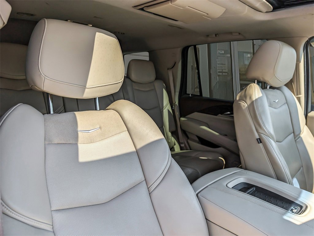 2015 Cadillac Escalade Luxury photo 21