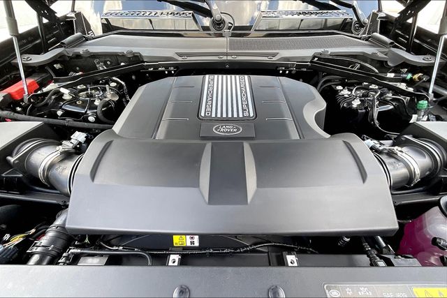 2025 Land Rover Defender 110 V8 photo 9