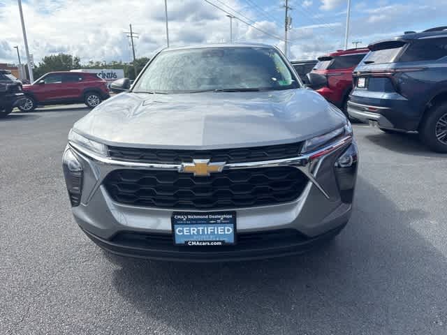 2025 Chevrolet Trax LS photo 2