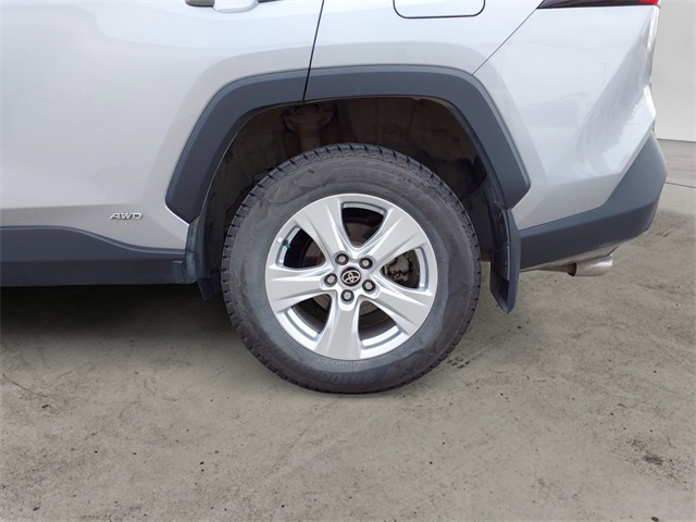 2021 Toyota RAV4 Hybrid XLE photo 14
