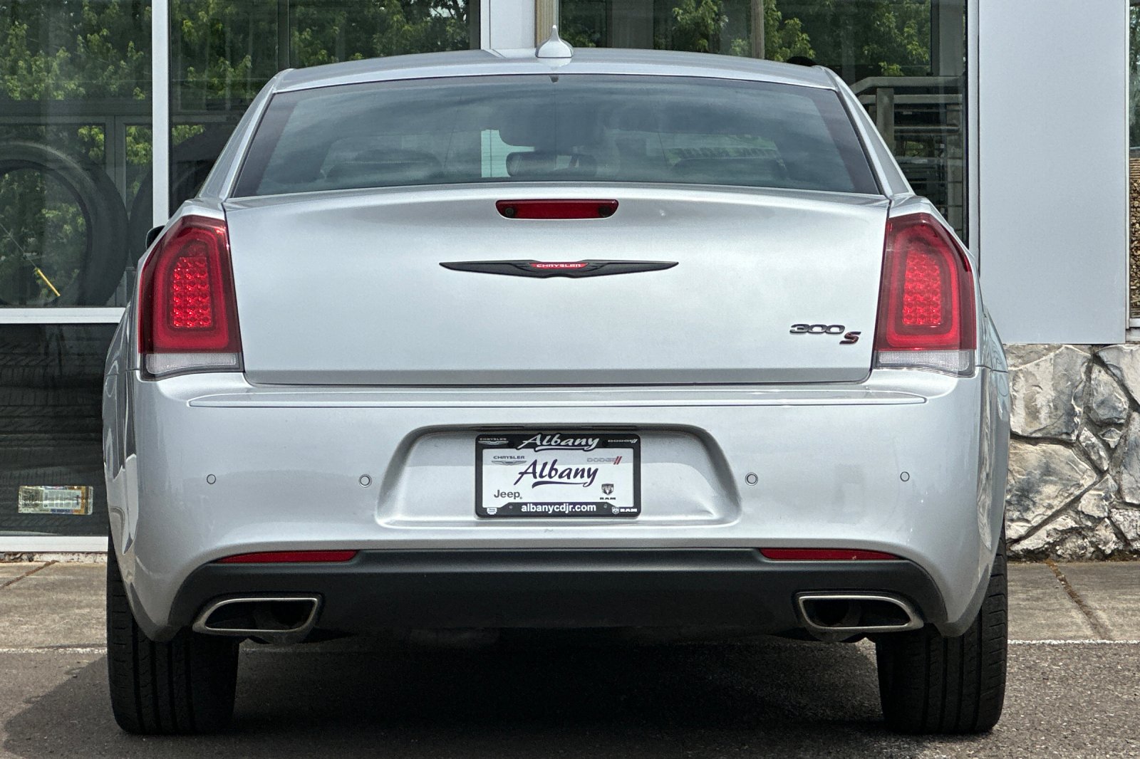 2023 Chrysler 300 S photo 4