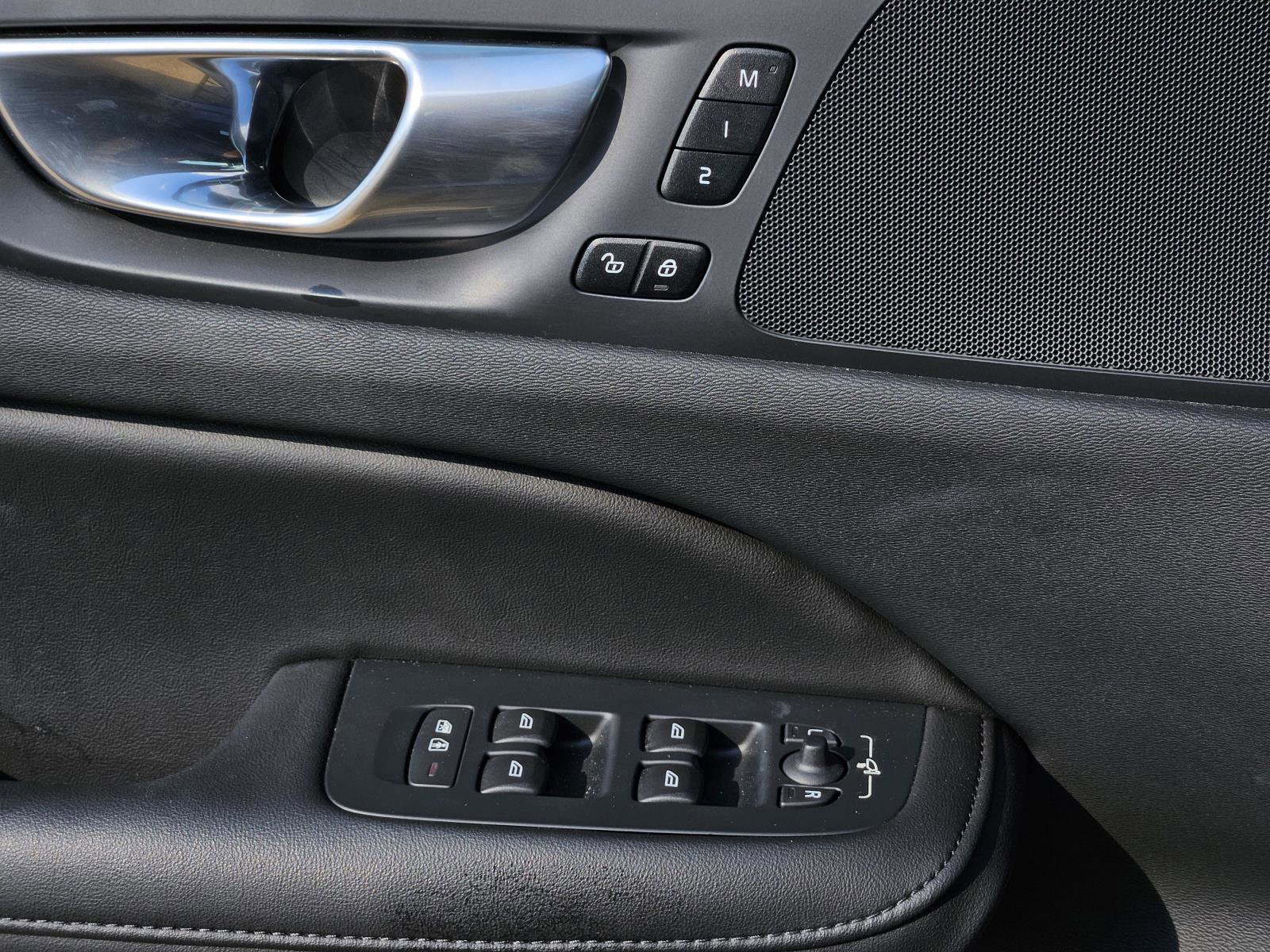 2024 Volvo S60 B5 AWD Plus photo 22