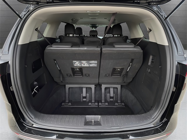 2024 Kia Carnival LX photo 35