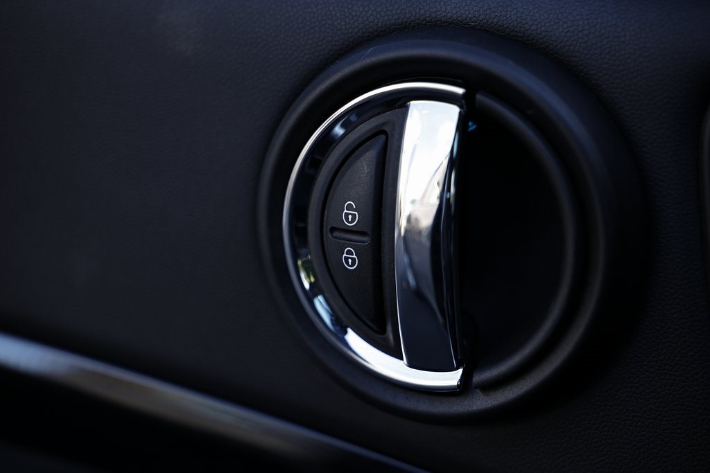2024 Mini Cooper S Iconic photo 16