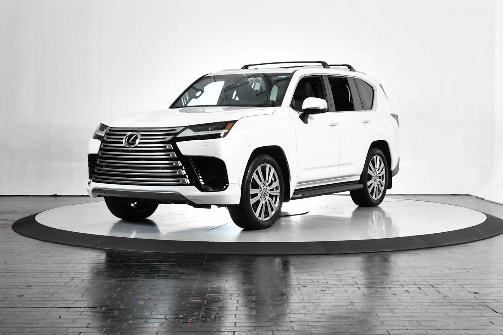2024 Lexus LX Ultra Luxury's photo