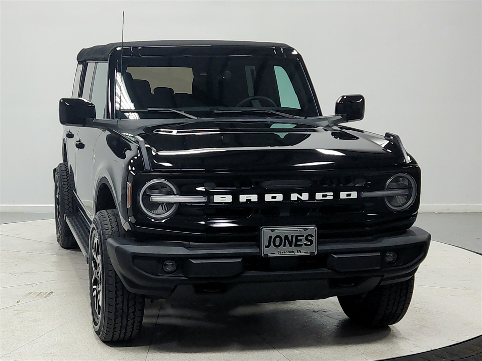 2022 Ford Bronco Outer Banks photo 2