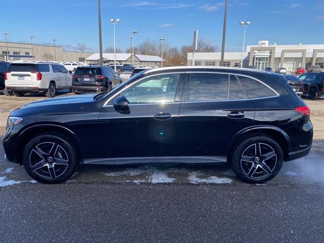 2025 Mercedes Benz GLC 300 4MATIC photo 2