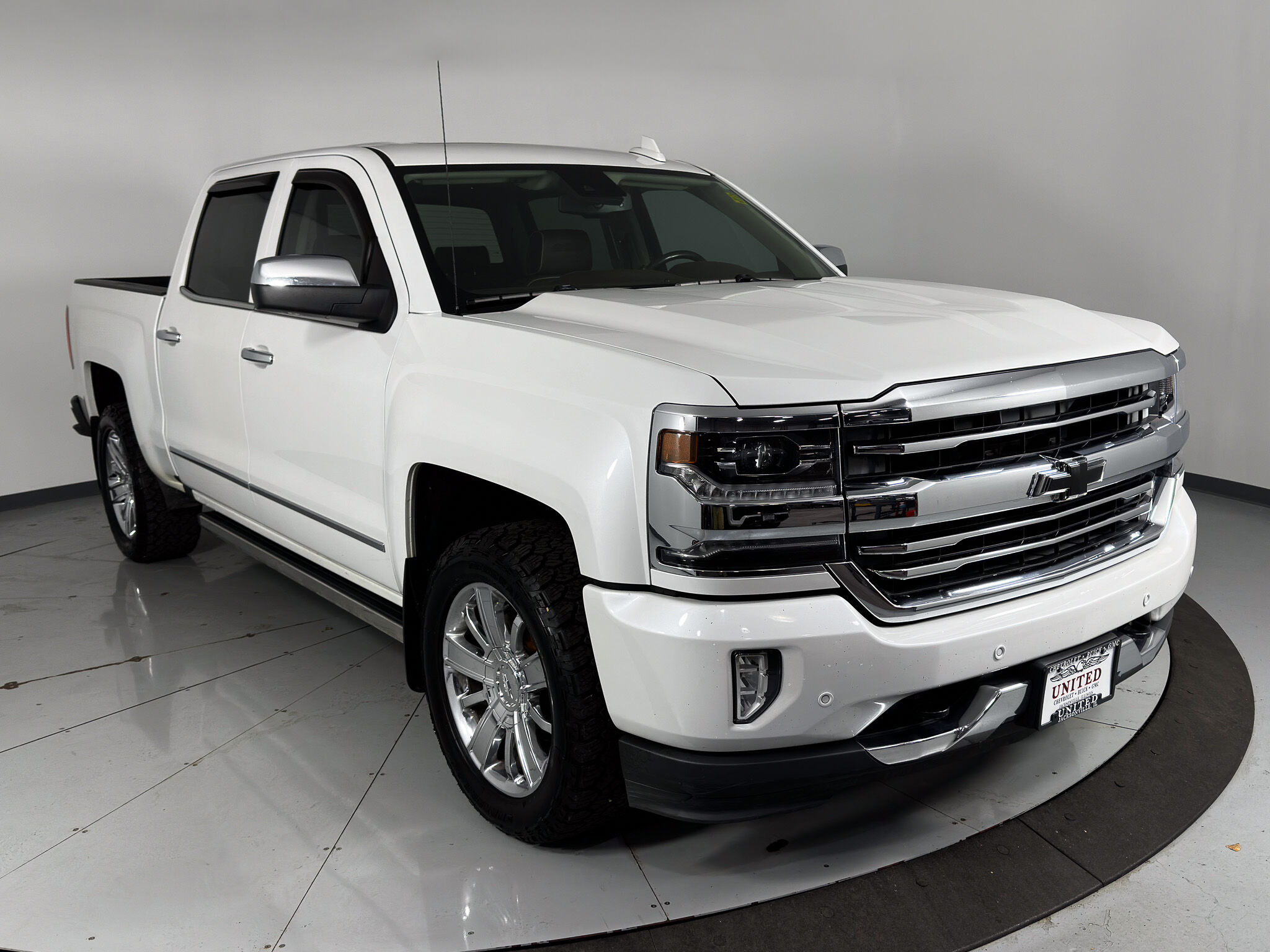 2016 Chevrolet Silverado 1500 High Country's photo