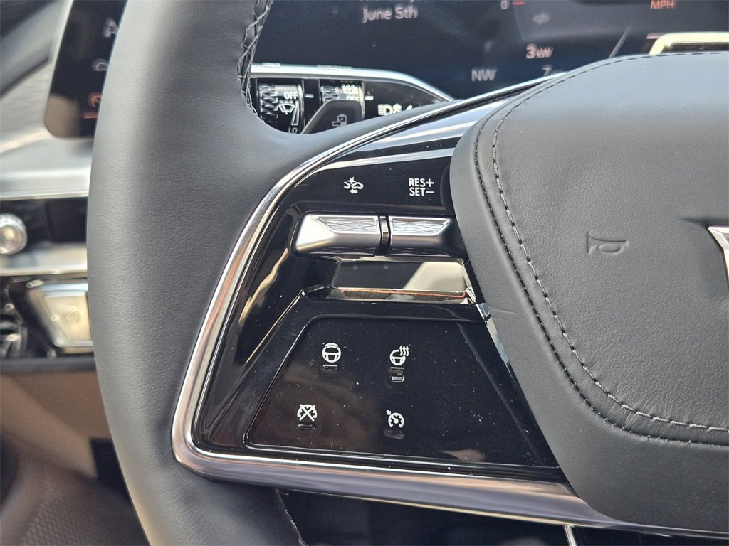 2025 Cadillac Lyriq Luxury photo 22