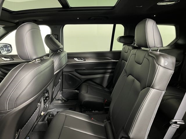 2025 Jeep Grand Cherokee Limited photo 10