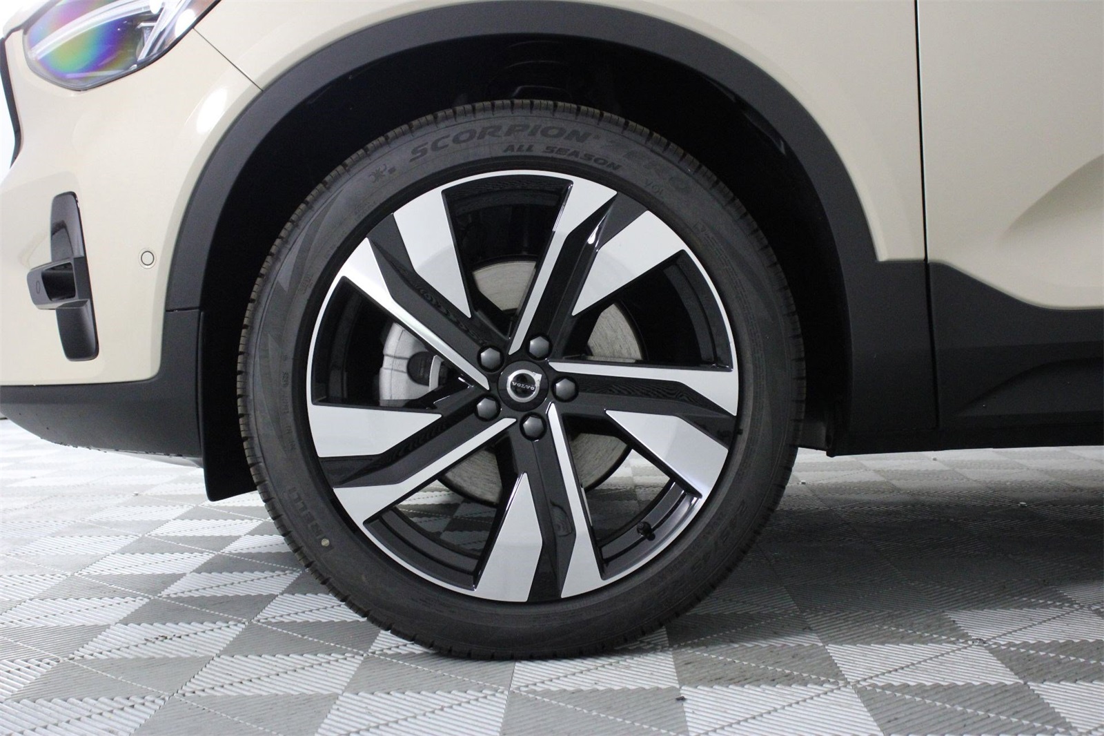 2026 Volvo XC40 photo 13