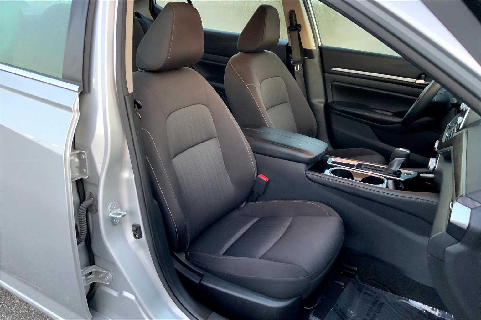 2023 Nissan Altima 2.5 SV photo 8