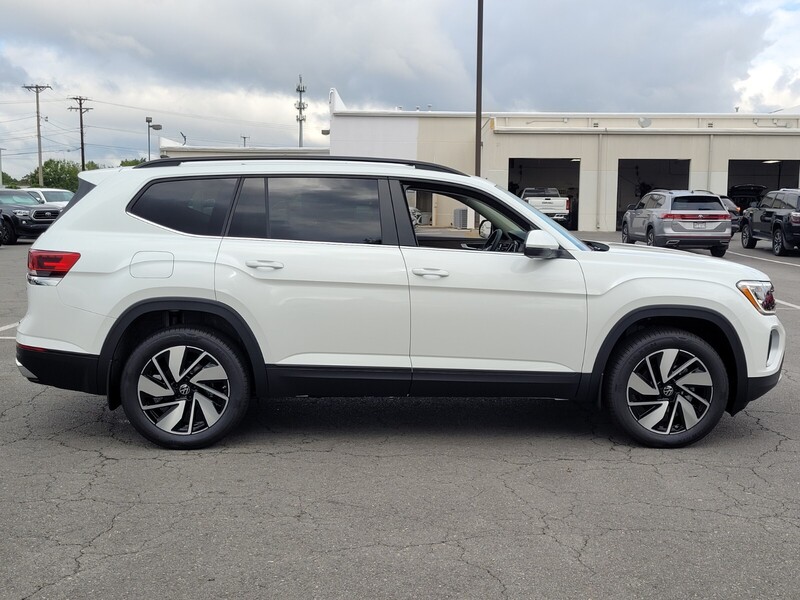 2026 Volkswagen Atlas SE Technology photo 2