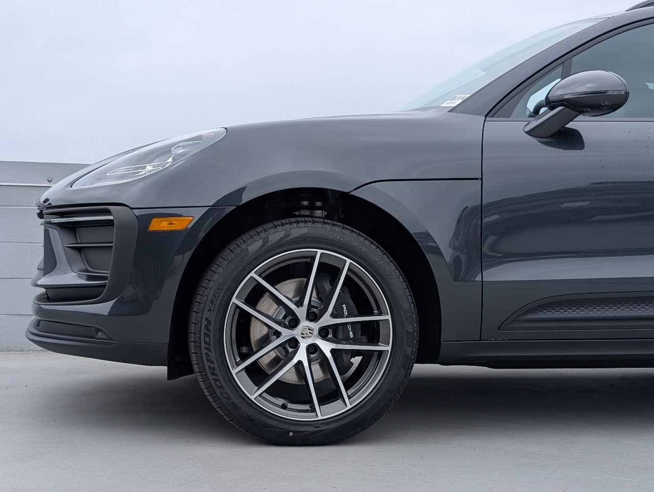 2025 Porsche Macan T photo 8