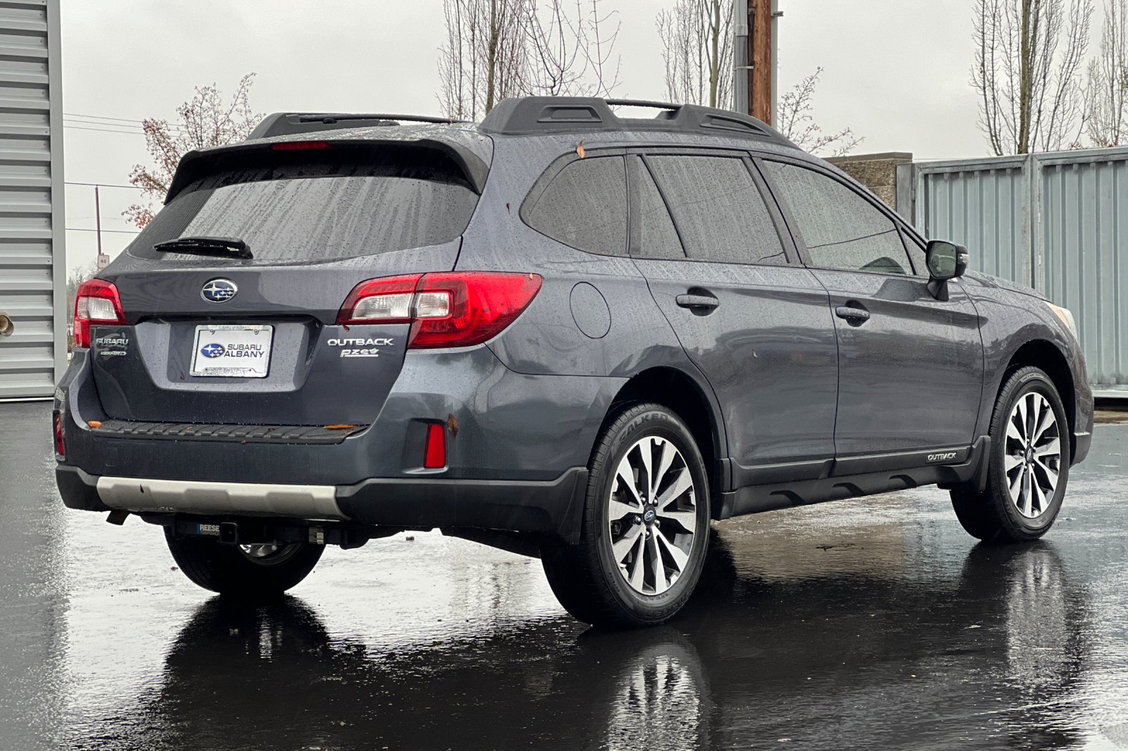 2015 Subaru Outback 2.5i Limited photo 3