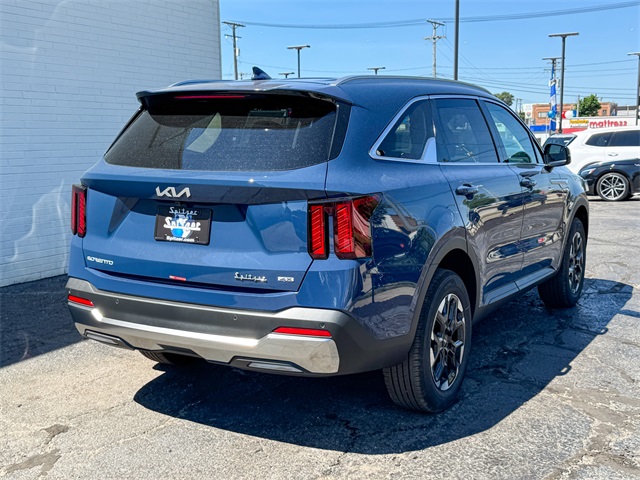 2025 Kia Sorento S photo 2