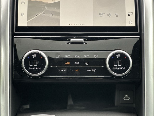 2025 Land Rover Discovery S photo 29