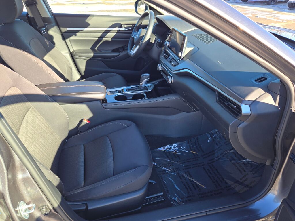 2023 Nissan Altima 2.5 SV photo 4