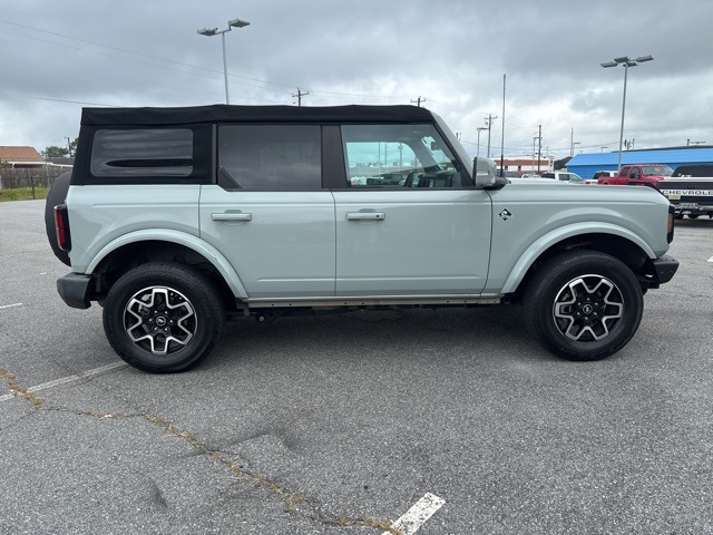 2022 Ford Bronco Outer Banks photo 2