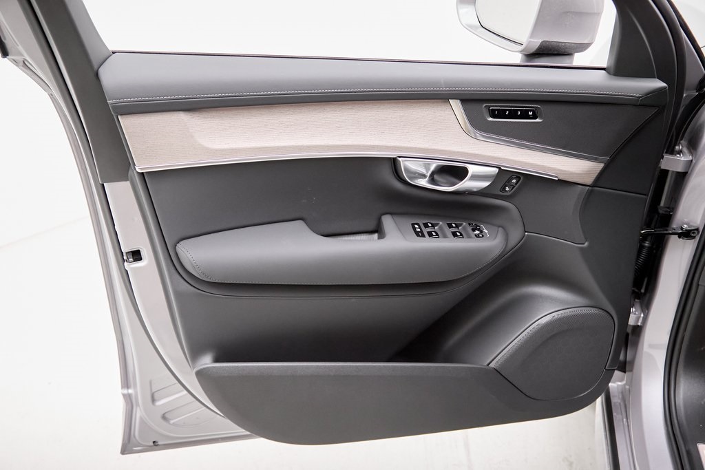 2026 VOLVO XC90 - Image 8