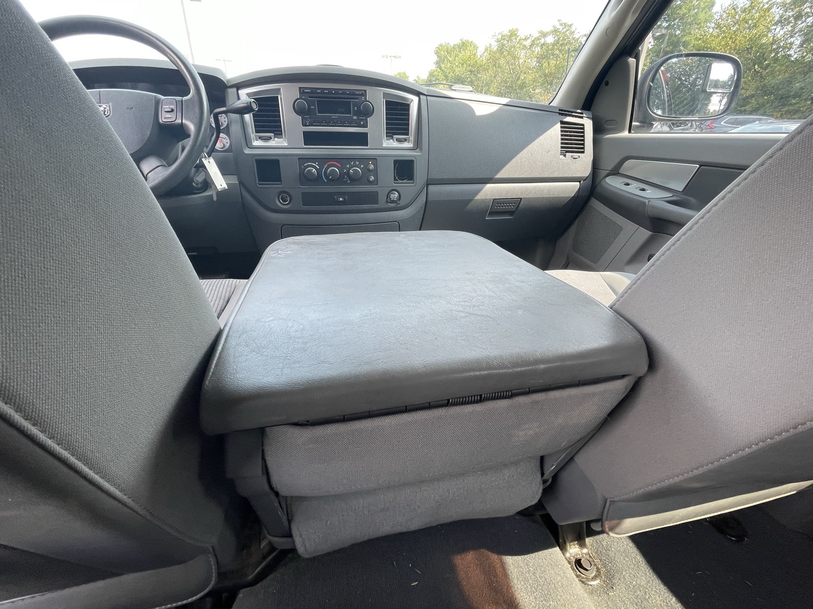 2008 Dodge Ram SLT photo 25