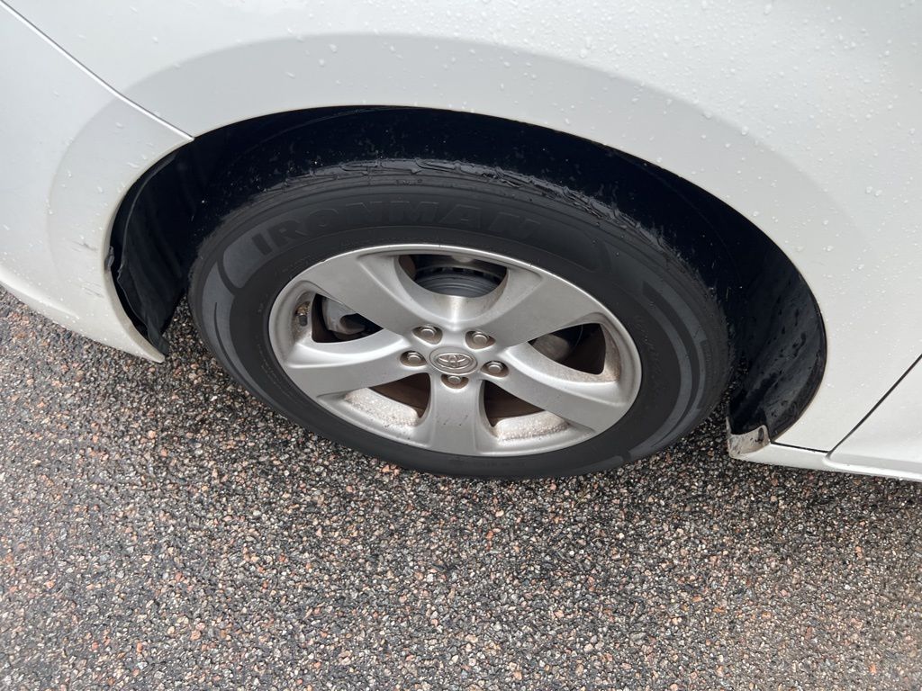 2014 Toyota Sienna LE photo 25