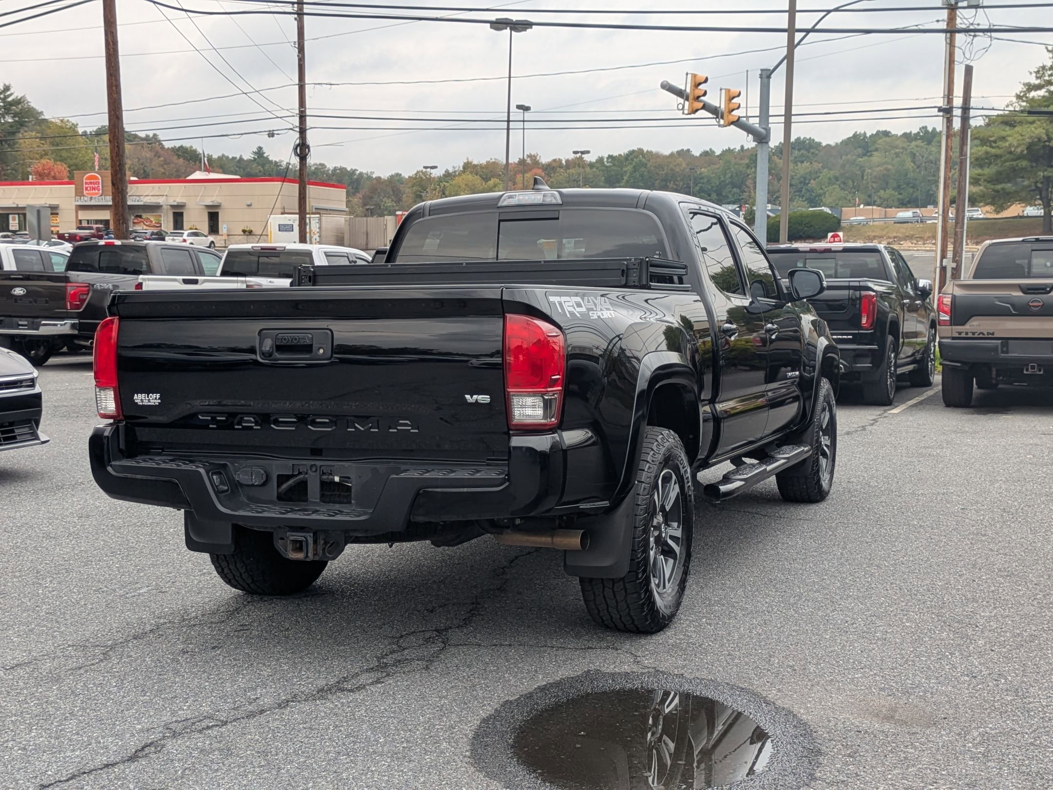 2017 Toyota Tacoma TRD Sport photo 4