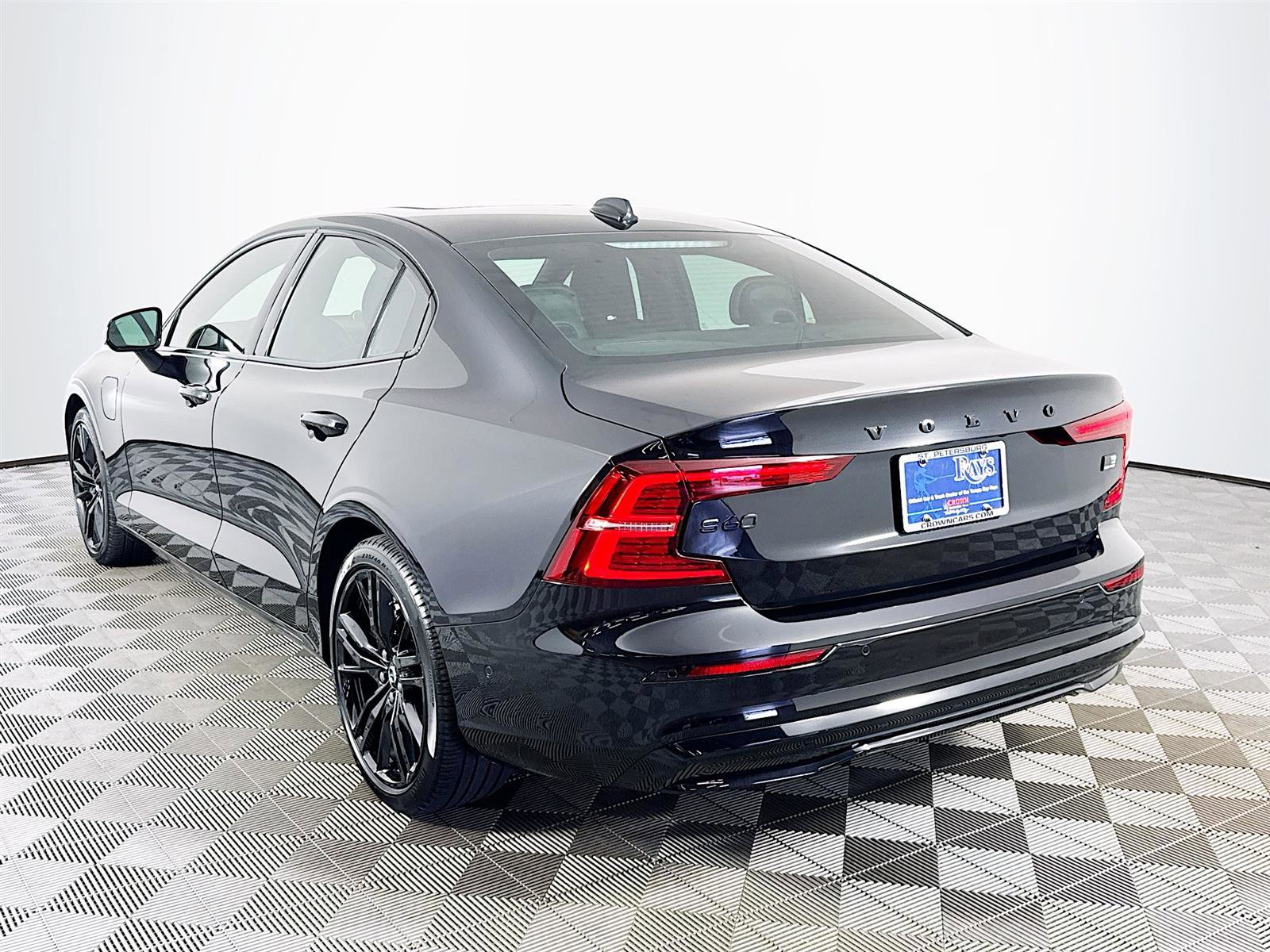 2024 Volvo S60 Recharge Ultimate Black Edition photo 7