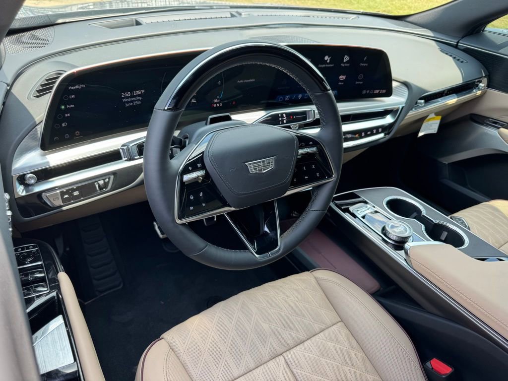 2025 Cadillac Lyriq Luxury photo 3