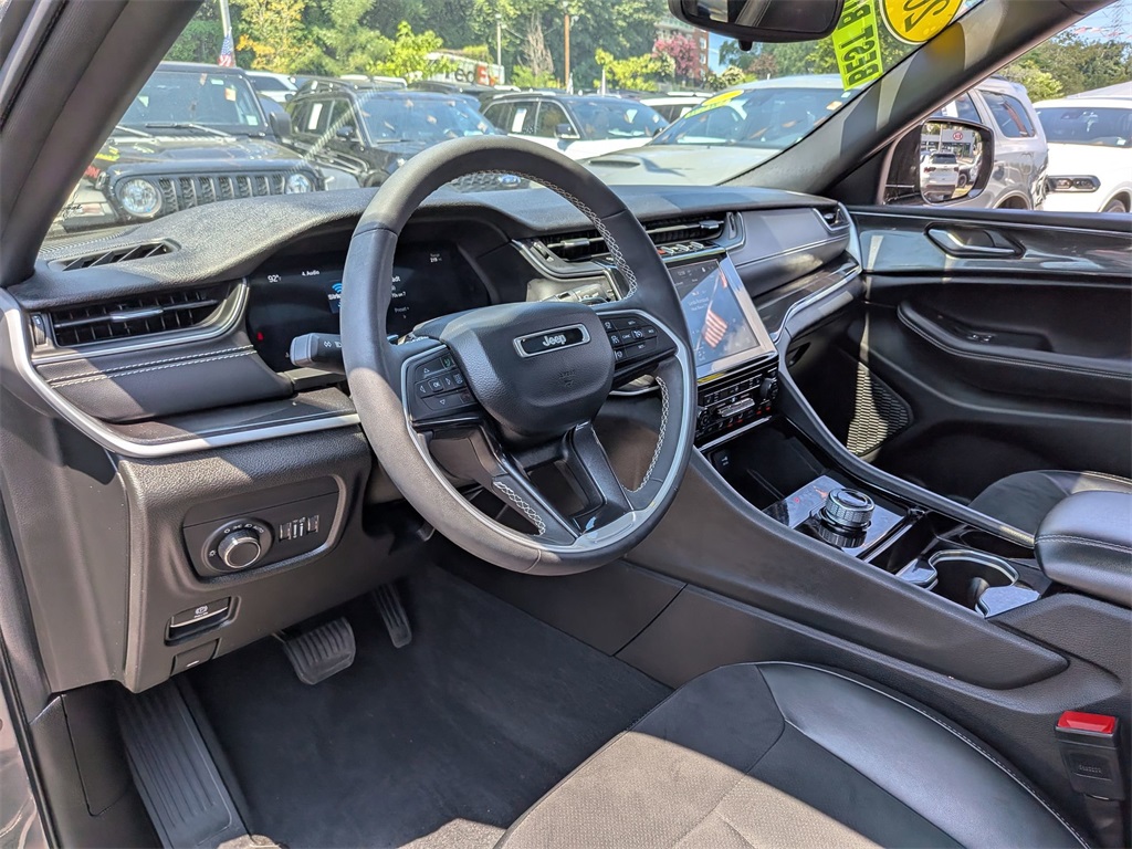 2023 Jeep Grand Cherokee Altitude photo 11