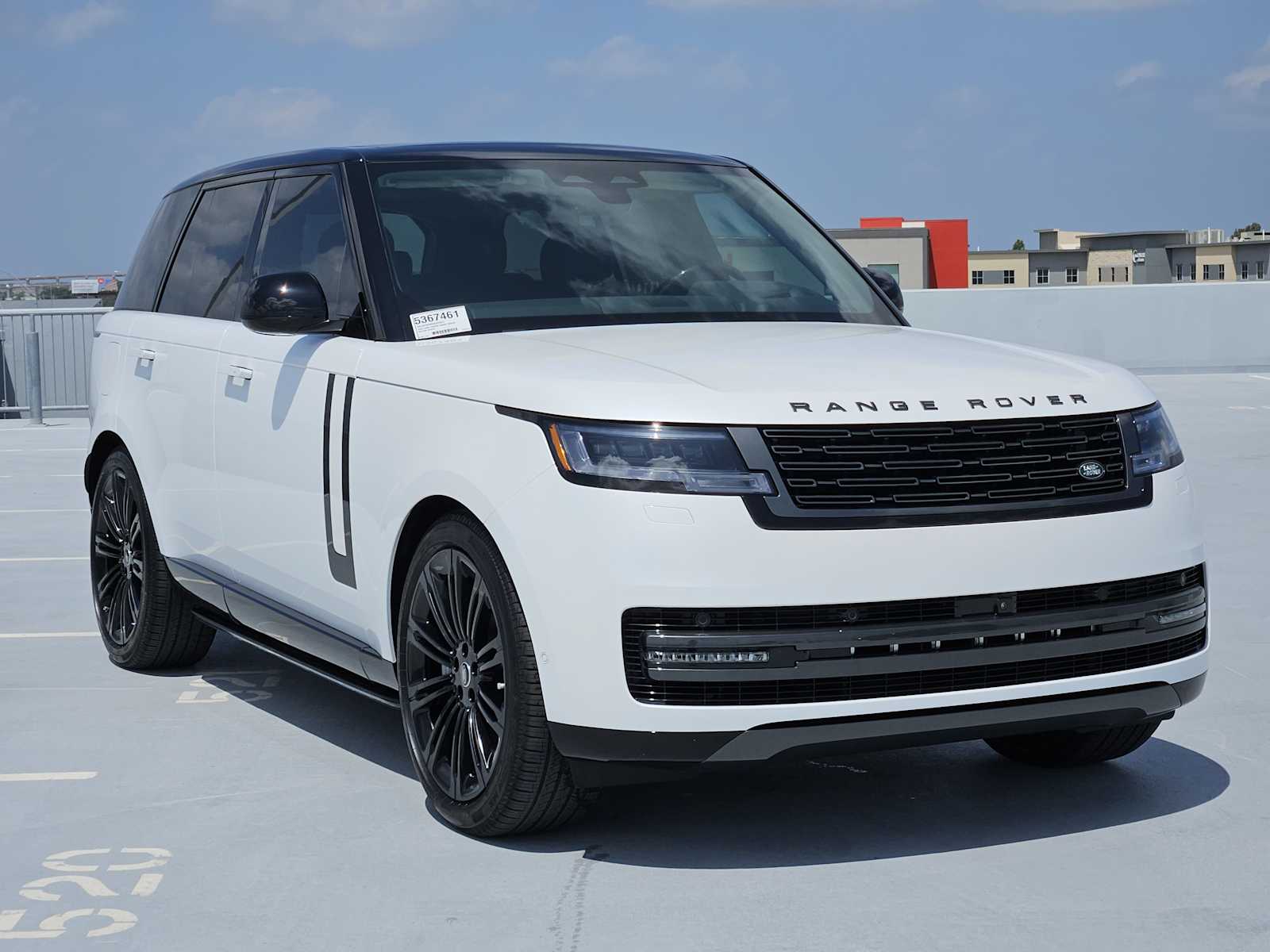 2025 Land Rover Range Rover SE photo 3