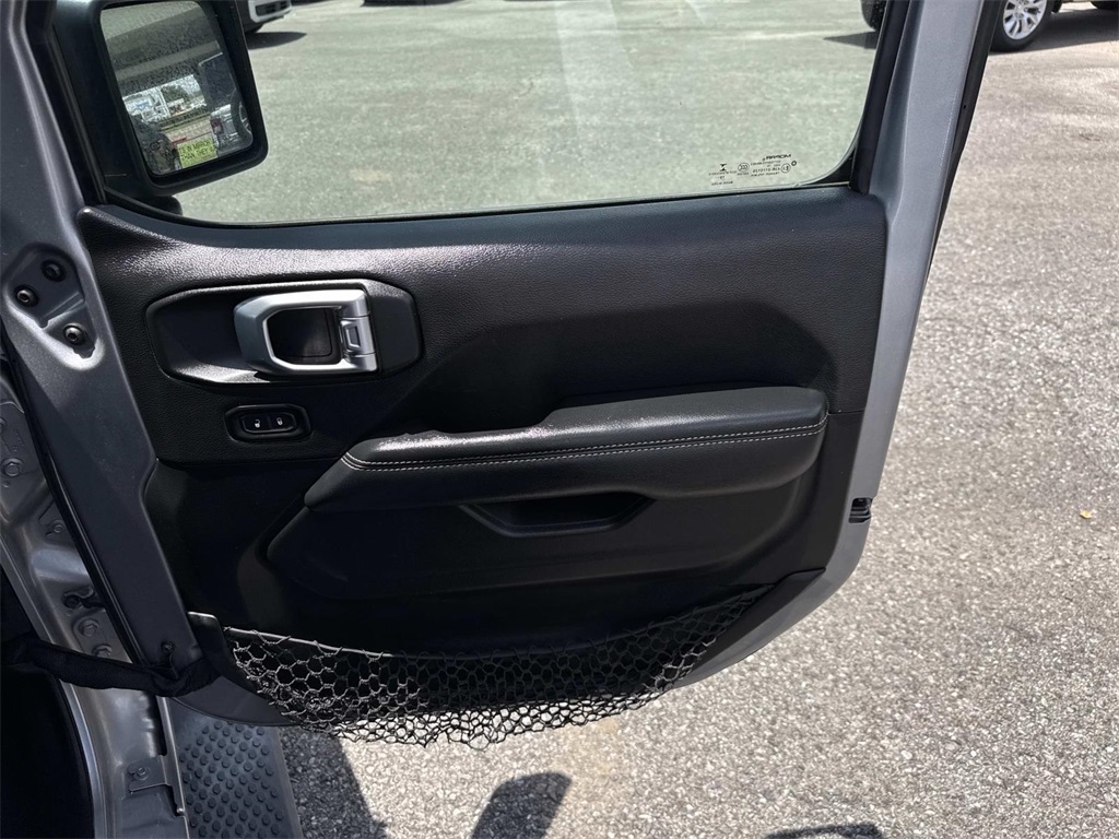 2020 Jeep Wrangler Unlimited Sahara photo 28