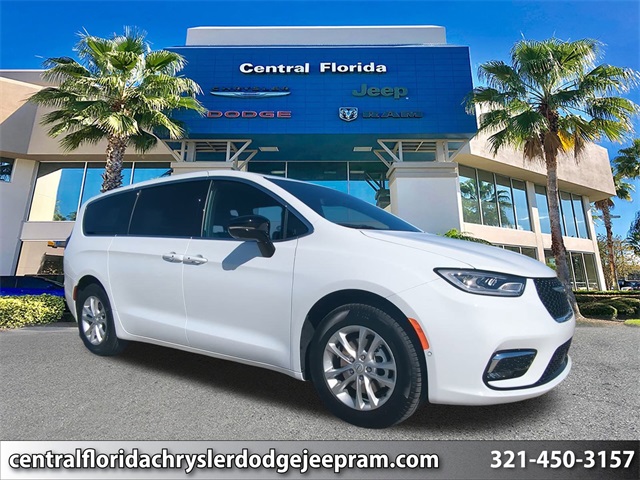 2026 Chrysler Pacifica Select's photo