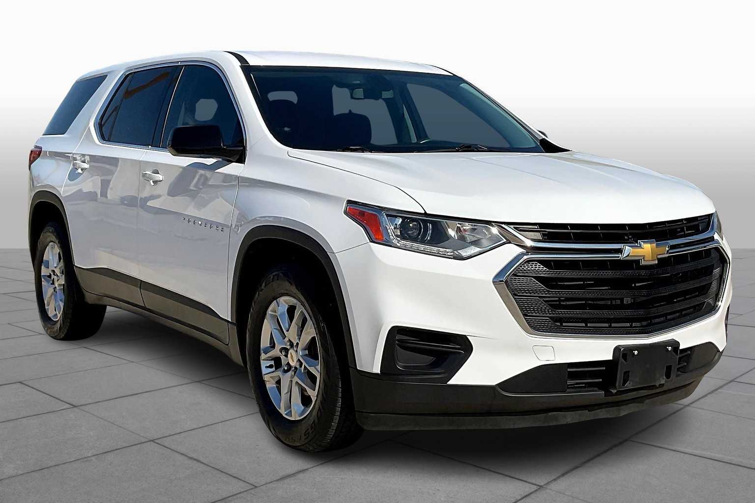 2018 Chevrolet Traverse LS photo 2