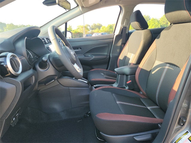 2025 Nissan Versa SR photo 6