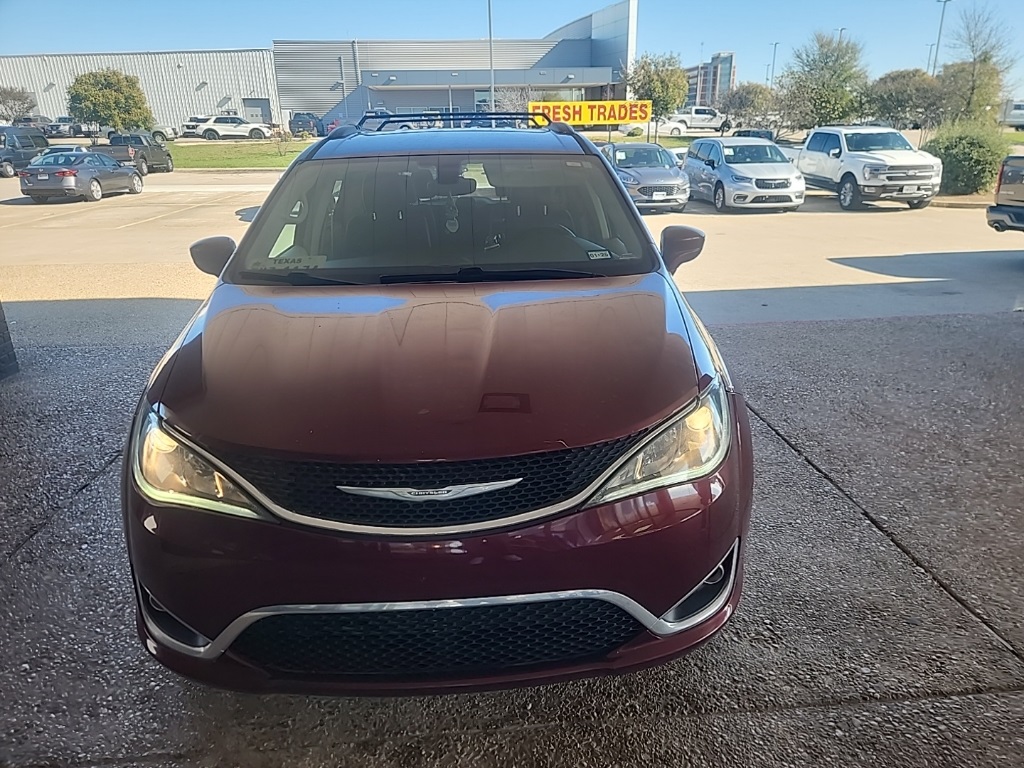 2017 Chrysler Pacifica Touring L photo 2