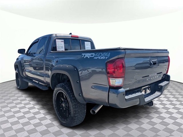 2017 Toyota Tacoma SR5 TRD Sport photo 6