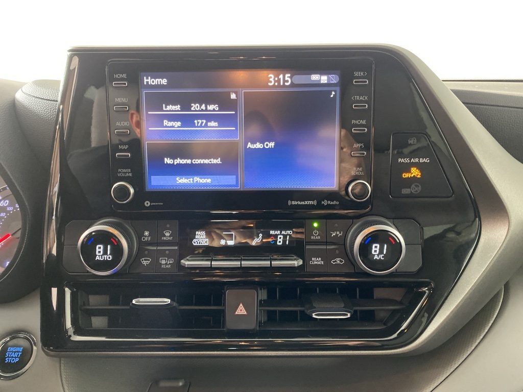 2022 Toyota Highlander LE photo 4